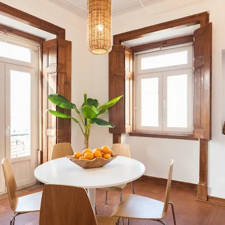 Rossio Vintage Two-bedroom - By Lu Holidays *